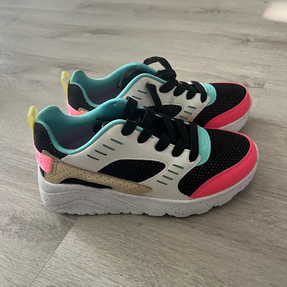 Girls Skechers Uno Lite Sneakers Size 1 NEW